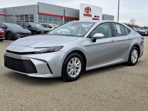 Used 2026 Toyota Camry LE image 3