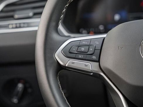 Used 2024 Volkswagen Tiguan SE image 26