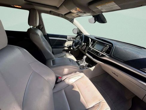 Used 2017 Toyota Highlander XLE image 10