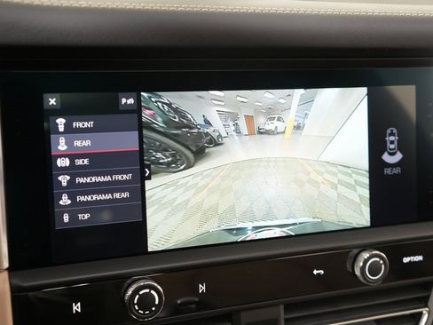 New 2026 Porsche Macan image 26