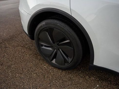 Used 2026 Tesla Model Y AWD image 10