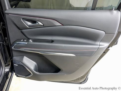 Used 2024 Chevrolet Traverse RS image 24