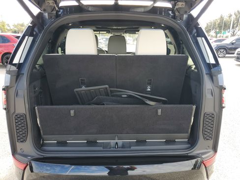 Used 2020 Land Rover Discovery HSE image 6