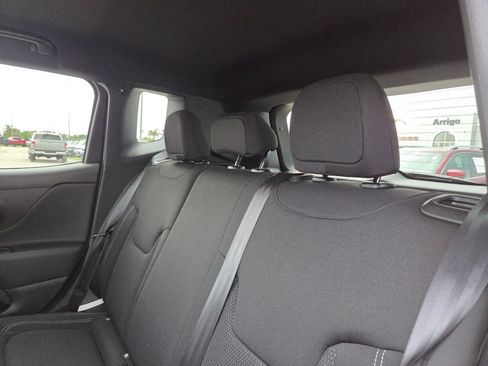 Used 2022 Jeep Renegade Altitude AWD/4WD image 22