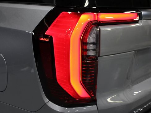 Used 2025 GMC Yukon XL AT4 w/ Premium Trailering Package image 16