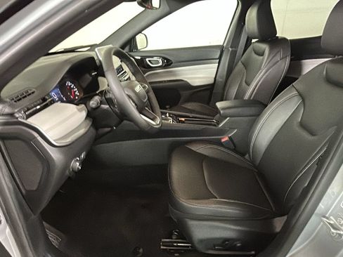 Used 2025 Jeep Compass Limited AWD/4WD image 12