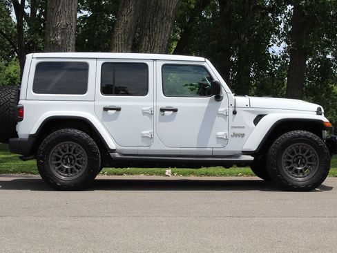 Used 2020 Jeep Wrangler Unlimited Sahara w/ Cold Weather Group AWD/4WD image 8