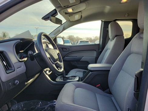 Used 2017 Chevrolet Colorado W/T w/ WT Convenience Package image 9