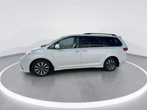 Used 2020 Toyota Sienna XLE w/ XLE Navigation Package AWD/4WD image 10
