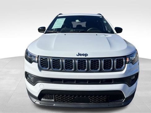 Used 2025 Jeep Compass Latitude image 8