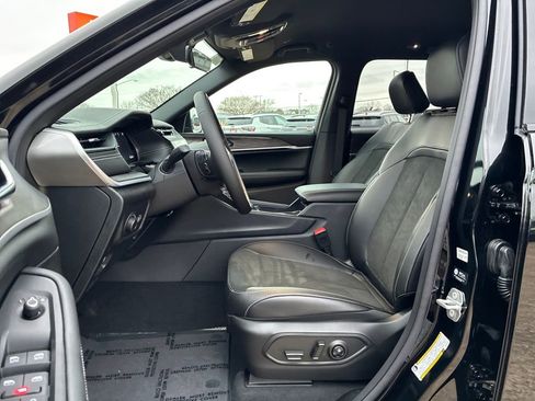 New 2026 Jeep Grand Cherokee Altitude AWD/4WD image 10