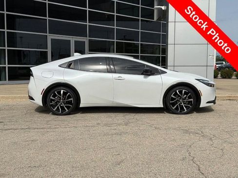 Used 2024 Toyota Prius Prime FWD image 2