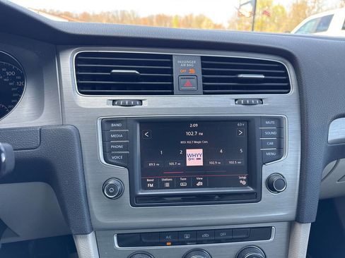 Used 2016 Volkswagen Golf S FWD image 28