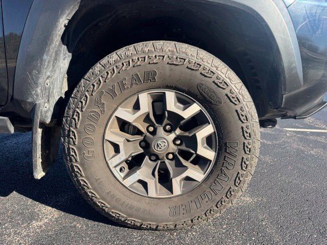 Certified 2023 Toyota Tacoma TRD Off-Road AWD/4WD image 9