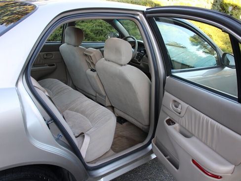 Used 2003 Buick Century Custom image 6