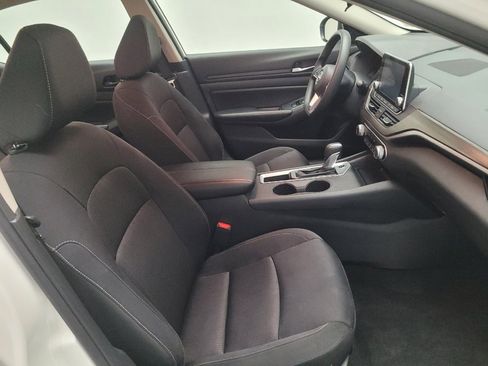 Used 2025 Nissan Altima 2.5 SV FWD image 21