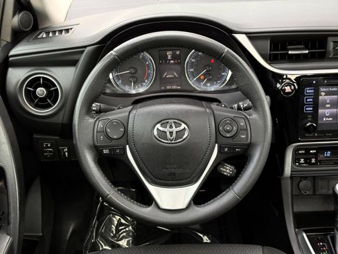 Used 2018 Toyota Corolla SE w/ SE Premium Package FWD image 26