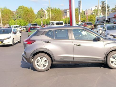 New 2025 Nissan Kicks Play S image 9