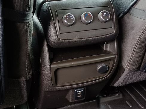 Used 2015 Chevrolet Traverse LT image 30