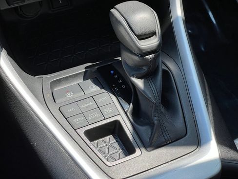 Used 2022 Toyota RAV4 XLE w/ Convenience Package AWD/4WD image 19