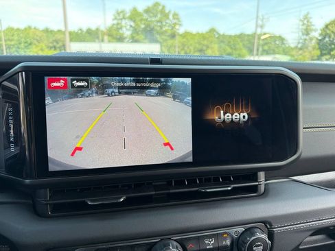 Used 2024 Jeep Wrangler Unlimited Sahara w/ Technology Group AWD/4WD image 11