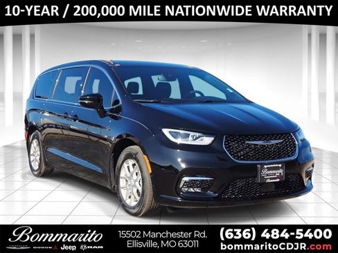 New 2026 Chrysler Pacifica Select FWD image 1