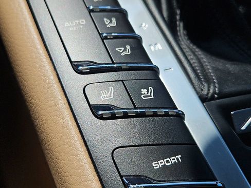 Certified 2020 Porsche Macan S AWD/4WD image 23