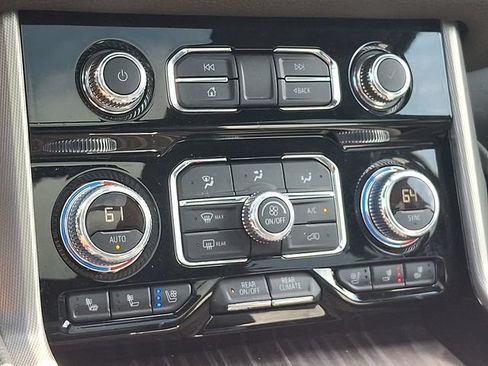 Used 2021 GMC Yukon Denali w/ Denali Ultimate Package AWD/4WD image 17