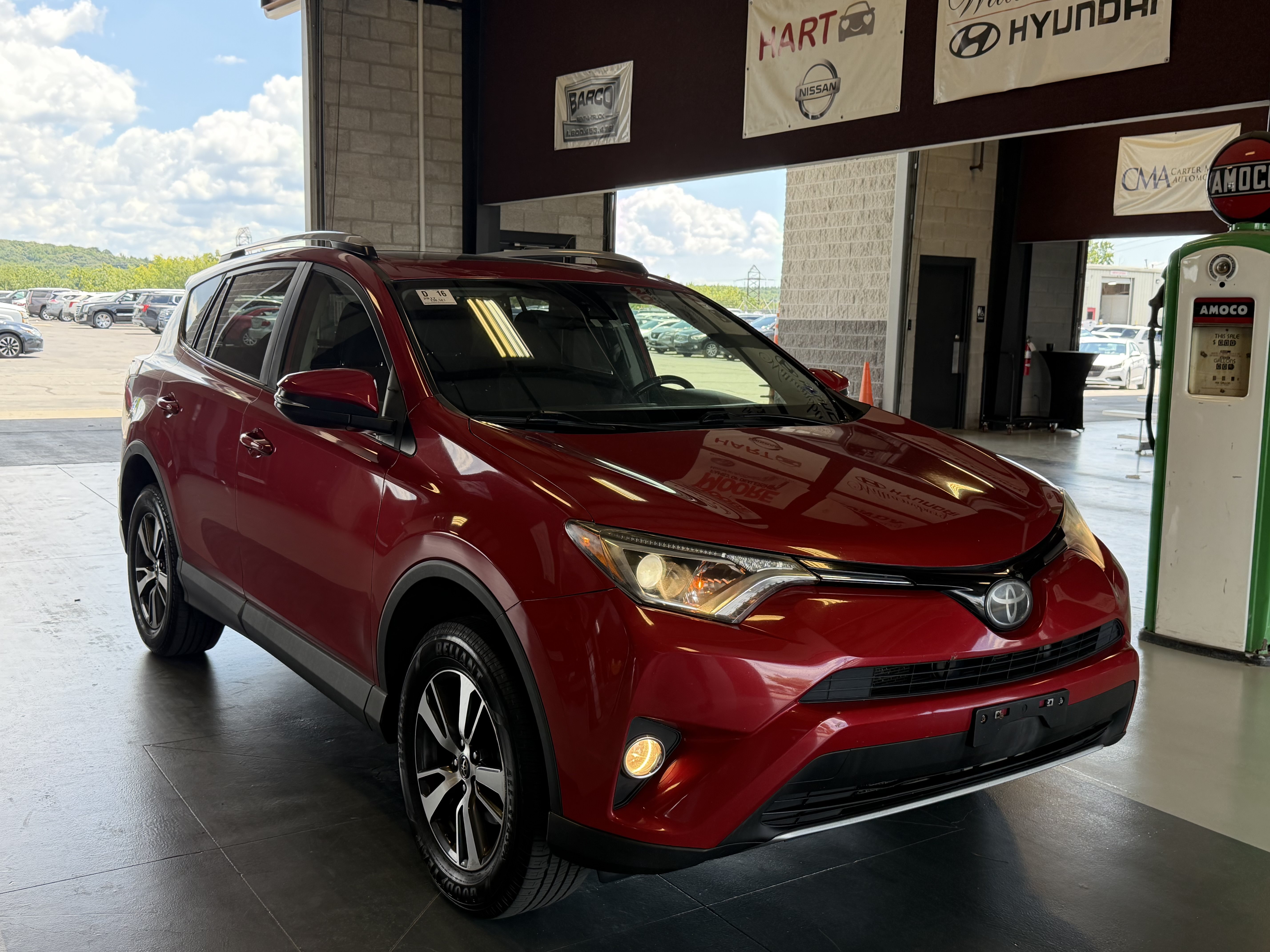 Used 2017 Toyota RAV4 XLE w/ Carpet Mat Package AWD/4WD image 5