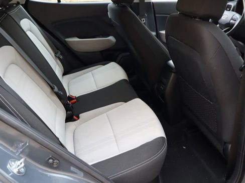 Used 2025 Hyundai Venue SEL image 17