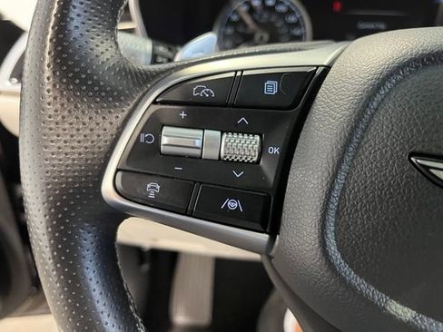 Used 2025 Genesis G70 2.5T RWD image 26
