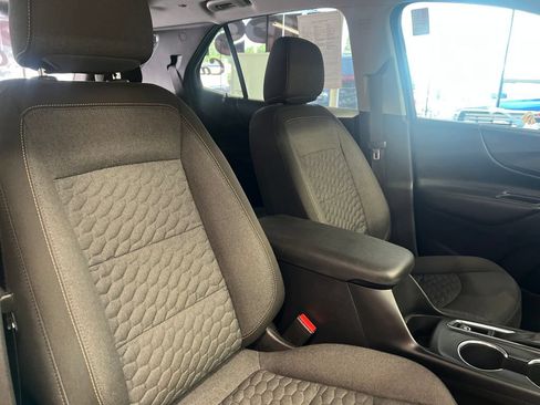 Used 2019 Chevrolet Equinox LT w/ Sun & Navigation Package AWD/4WD image 40