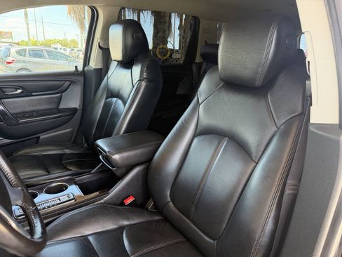 Used 2017 Chevrolet Traverse LT FWD image 12