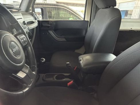 Used 2018 Jeep Wrangler Sport AWD/4WD image 12