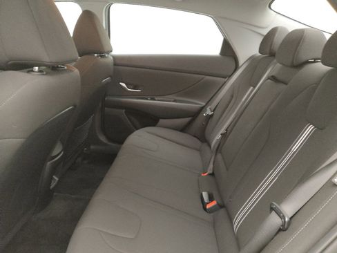 Used 2025 Hyundai Elantra SEL FWD image 18
