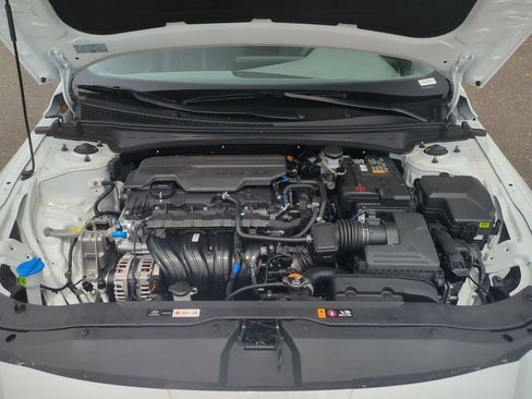 Certified 2025 Hyundai Elantra SE FWD image 27