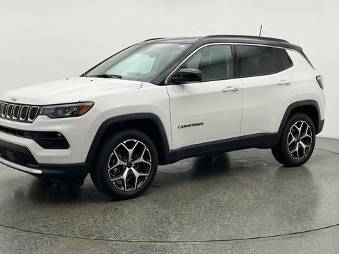 Used 2025 Jeep Compass Limited image 3