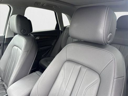 Used 2023 Audi Q5 2.0T Premium w/ Convenience Package image 11