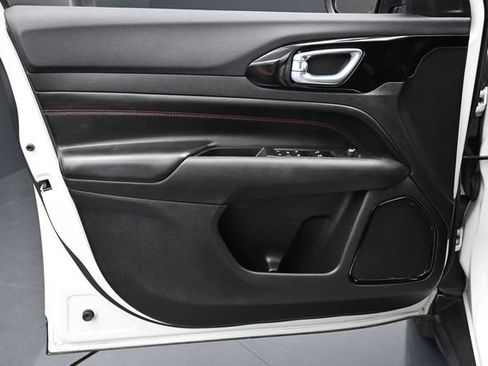 Certified 2025 Jeep Compass Trailhawk AWD/4WD image 18