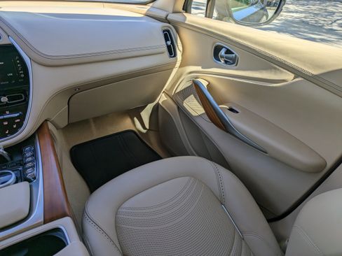 Used 2024 Aston Martin DBX image 20