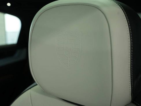 Used 2025 Porsche Cayenne Coupe image 34