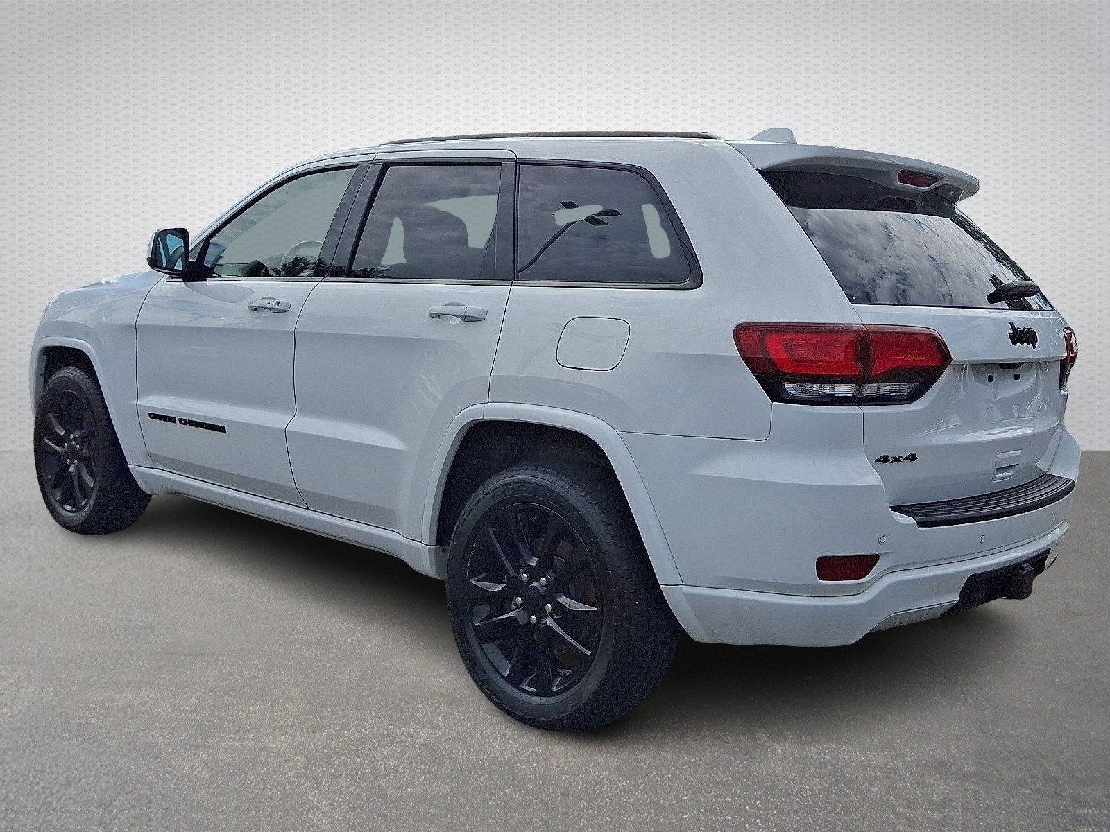 Certified 2021 Jeep Grand Cherokee Laredo X AWD/4WD image 4