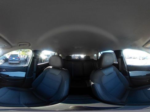 Used 2025 Chevrolet Trax LT image 42