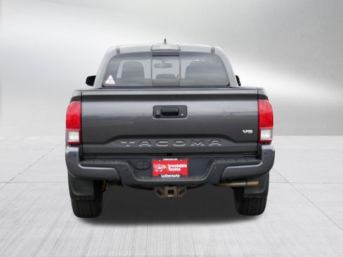 Used 2017 Toyota Tacoma TRD Off-Road AWD/4WD image 6