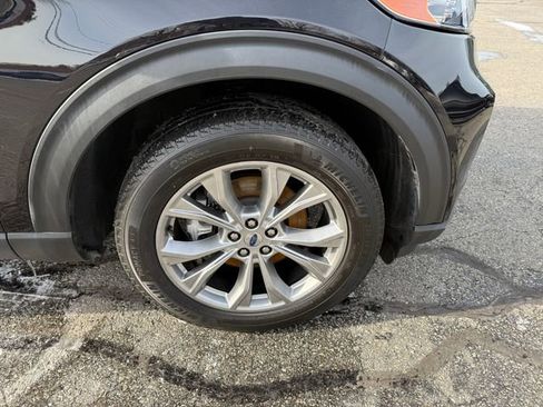 Used 2022 Ford Explorer XLT w/ Equipment Group 202A image 30