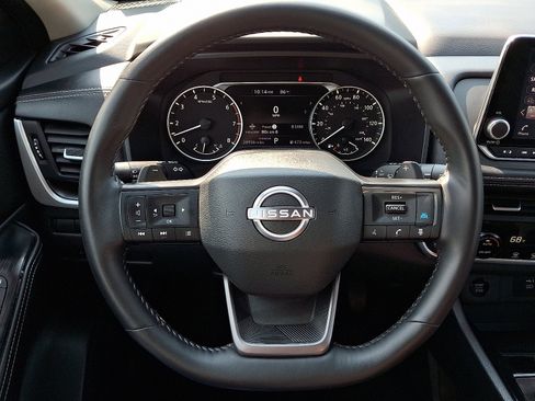 Used 2025 Nissan Rogue SV FWD image 19