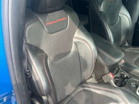 Used 2017 Jeep Cherokee Trailhawk AWD/4WD image 23