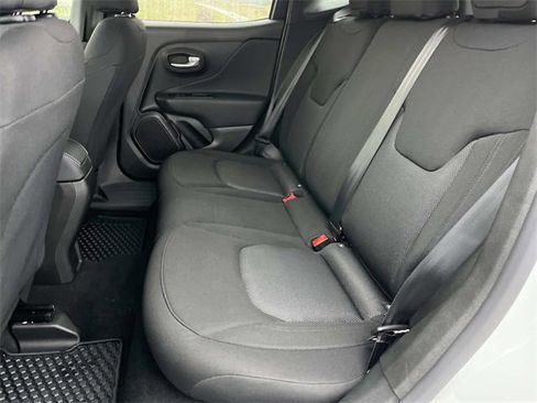 Used 2023 Jeep Renegade Latitude image 23