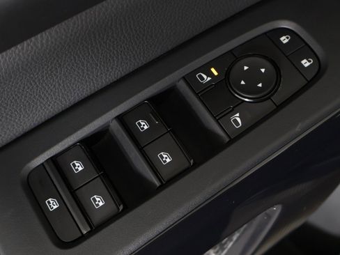 Used 2024 Nissan Pathfinder S image 34