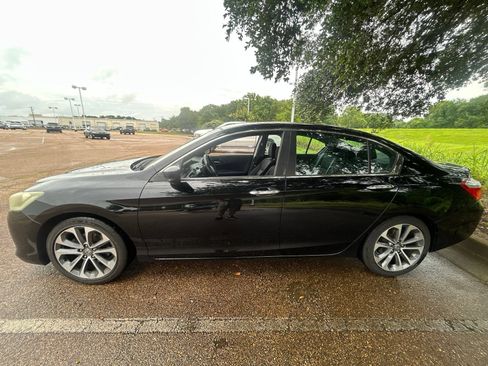 Used 2015 Honda Accord Sport image 3